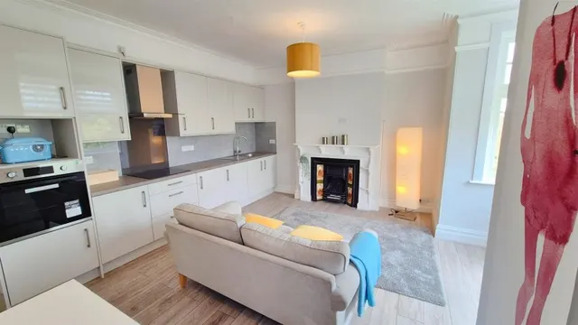 Thornbury Road, Isleworth, photo 1