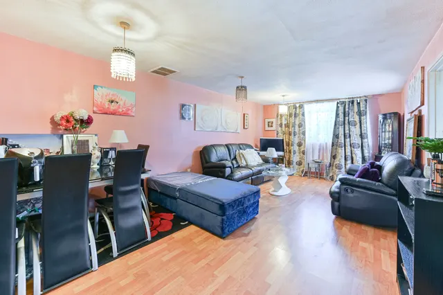 Photo 2 — 9 Rowan Avenue, London