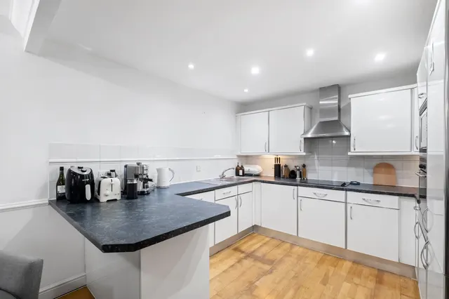 Cotton Row, London, SW11, photo 2