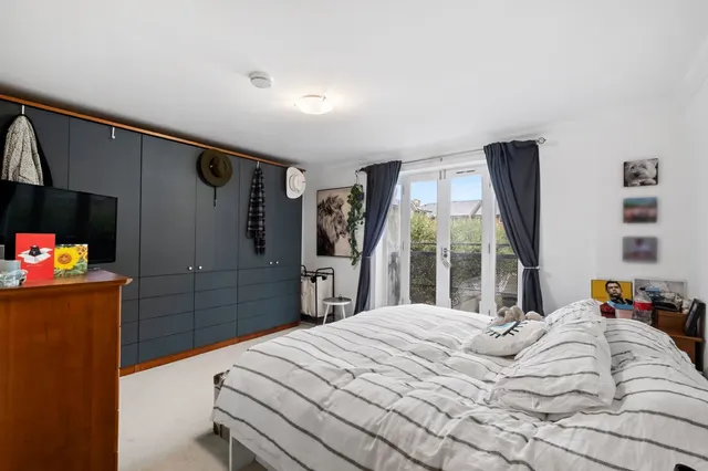 Cotton Row, London, SW11, photo 3
