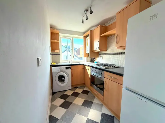 Walton Road, Woking, GU21, photo 3