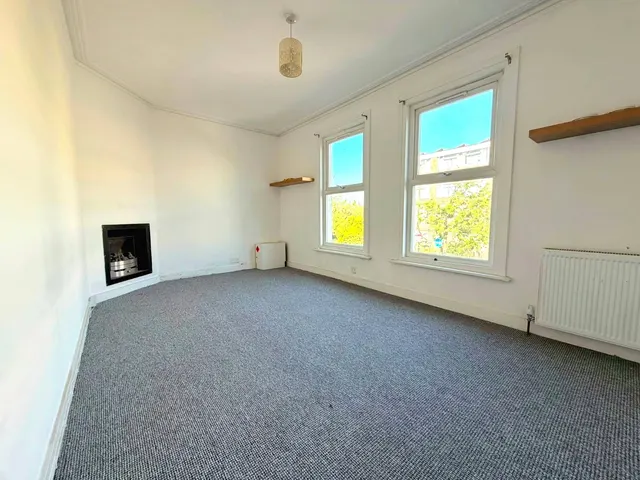 Walton Road, Woking, GU21, photo 2