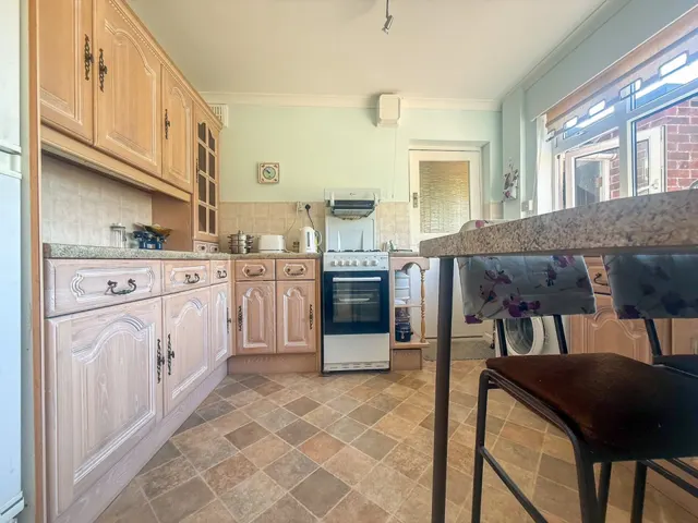 Hillcrest Road, Nailsea, BS48, photo 3
