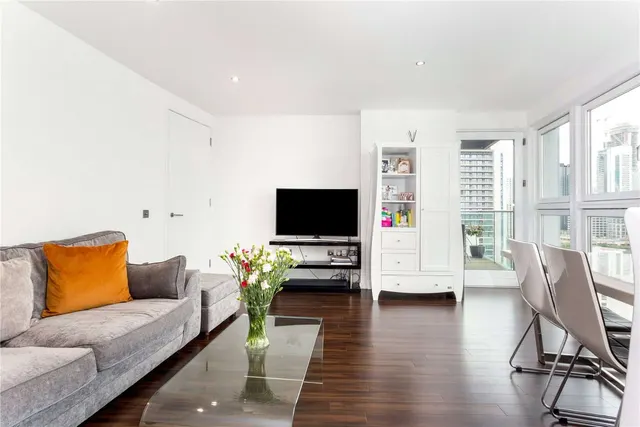 Photo 3 — New Providence Wharf, 1 Fairmont Avenue, Canary Wharf, London, E14 9PJ