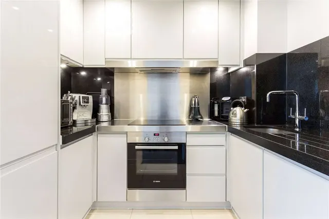 Photo 2 — New Providence Wharf, 1 Fairmont Avenue, Canary Wharf, London, E14 9PJ