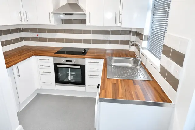 Hedgerley Court, Woking, GU21, photo 3