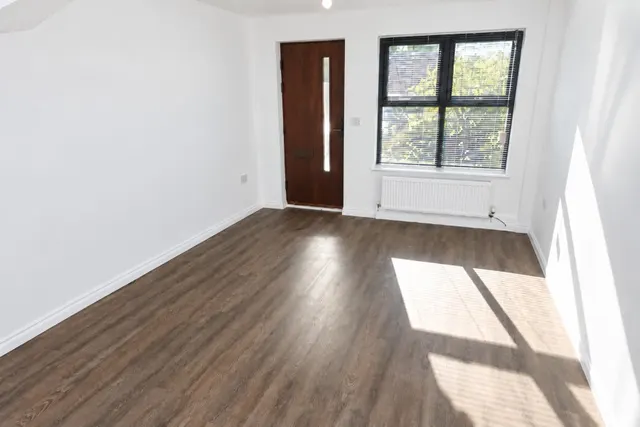 Hedgerley Court, Woking, GU21, photo 2