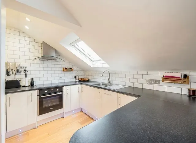 Photo 3 — Thornbury Road, Isleworth, TW7