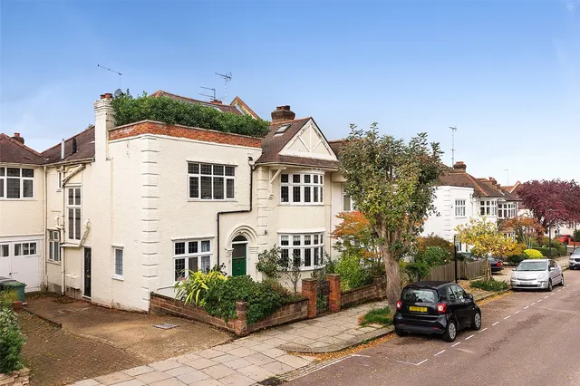 Menelik Road, London, photo 1