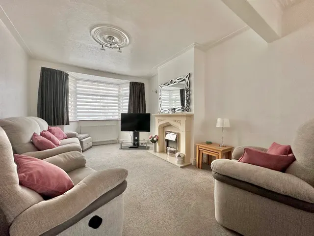 Photo 2 — Crowlands Avenue, Romford