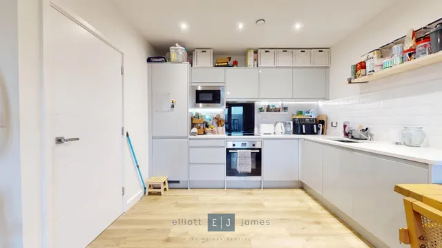 Academy Way, Loughton, IG10, photo 2