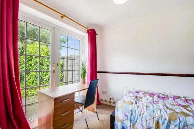 Photo 3 — Blackwell Avenue, Guildford, GU2 8LU