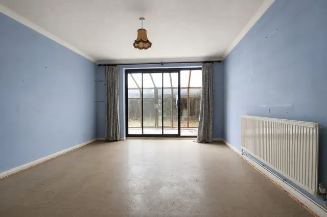 Photo 3 — Onslow Drive, Thame