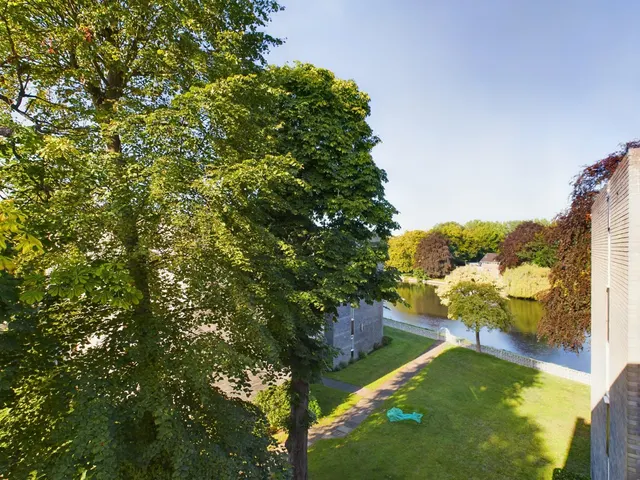 Staines-upon-Thames, Surrey, photo 1