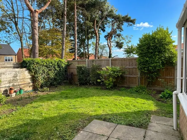 Glenfield Drive, Kirk Ella, photo 2