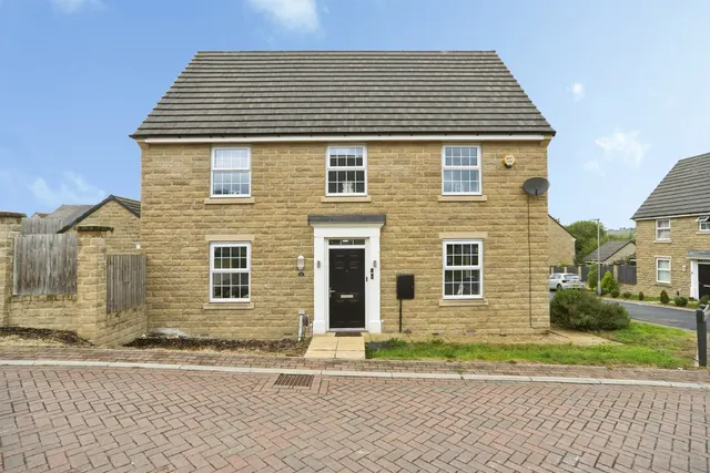 Hewenden Drive, Cullingworth, Bradford, photo 1