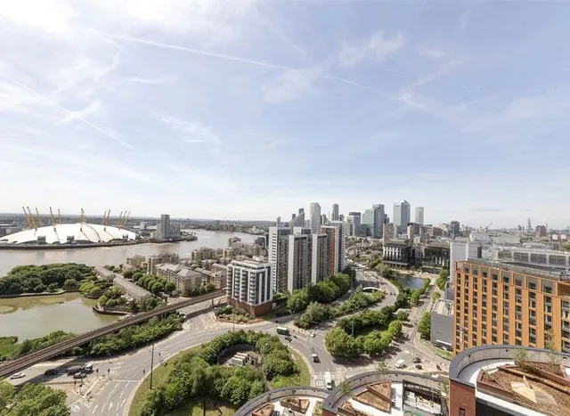 Photo 2 — Silvocea Way, Canary Wharf, E14