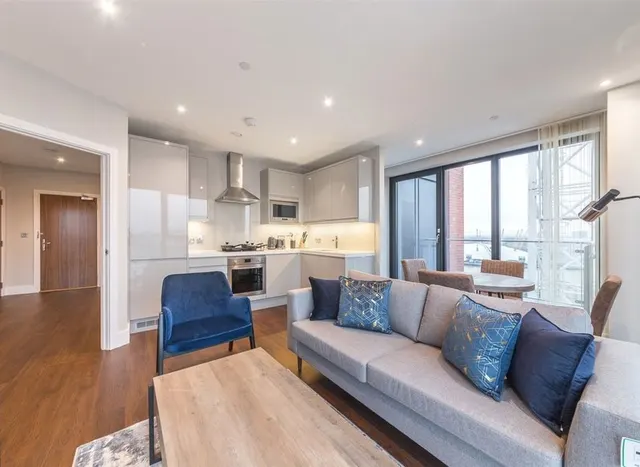 Photo 3 — Silvocea Way, Canary Wharf, E14