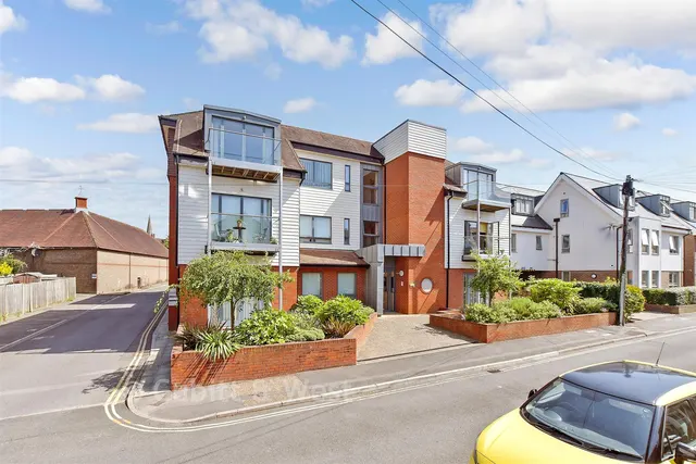Denne Parade, Horsham, RH12, photo 1