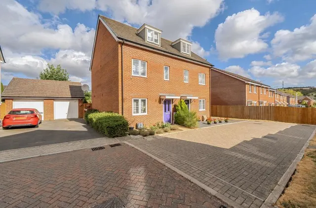 London Road, Dunstable, LU6, photo 1