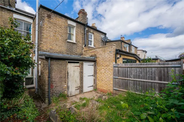Photo 3 — Warwick Road, Twickenham, TW2
