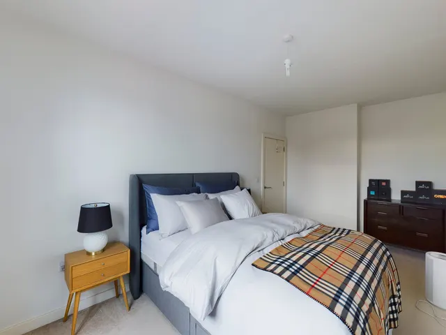 Hanworth Lane, Chertsey, KT16, photo 3