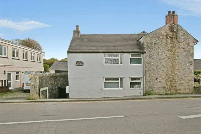 Lemon Place, East End, TR15, photo 1