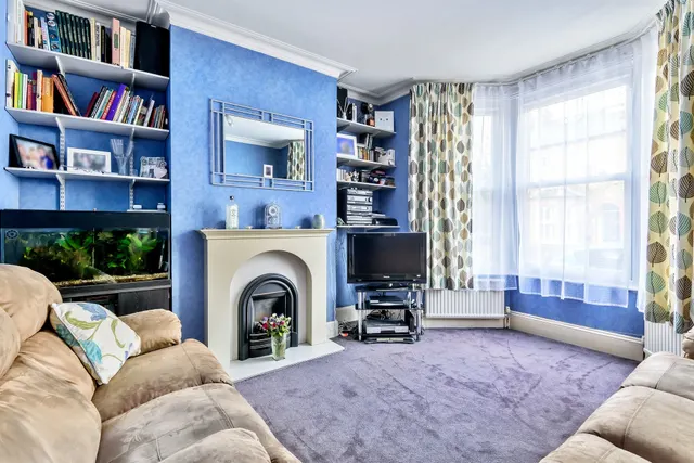 Theobalds Avenue, London, N12, photo 2