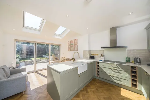 Blakenham Road, SW17, photo 3
