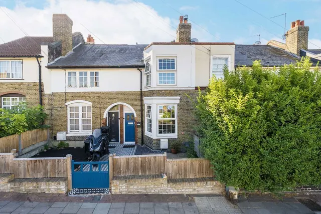 Blakenham Road, SW17, photo 1