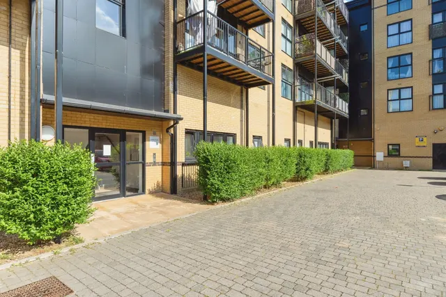Giles Crescent, STEVENAGE, photo 1