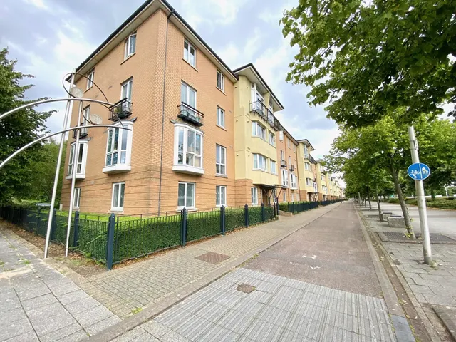 Photo 2 — Aprilia House, Lloyd George Avenue