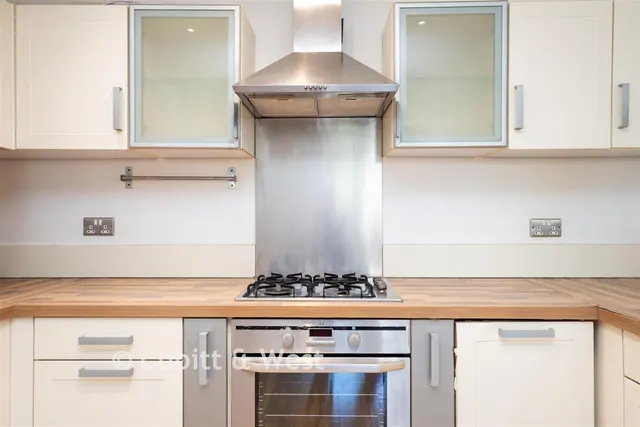 Brighton Road, Redhill, RH1, photo 3