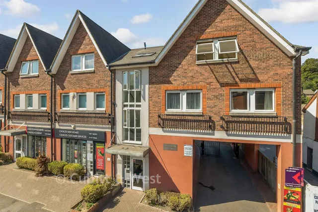 Brighton Road, Redhill, RH1, photo 1