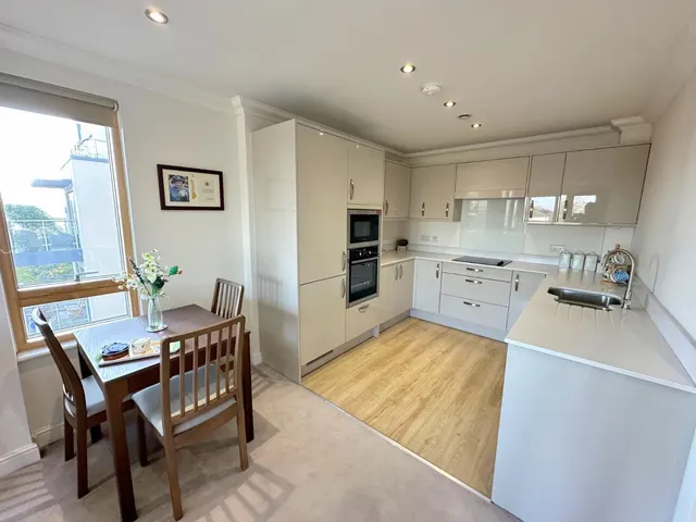 Helston Lane, Windsor, SL4, photo 2