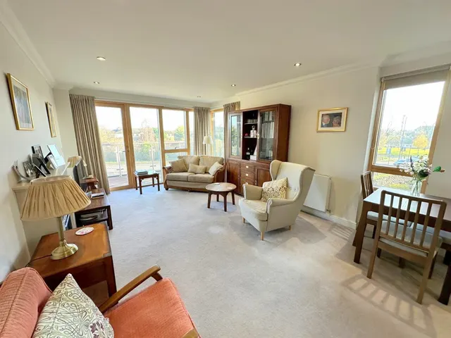 Helston Lane, Windsor, SL4, photo 3