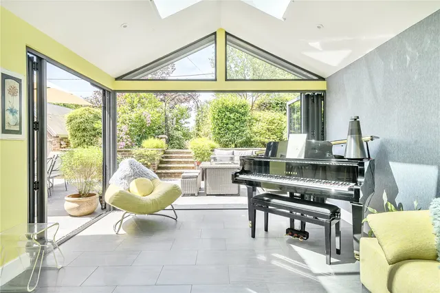Photo 3 — Kings Somborne, Stockbridge, Hampshire, SO20 6QJ