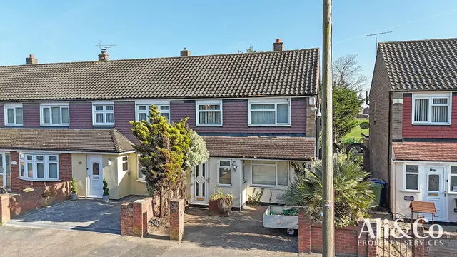 Wickham Road, Grays, Essex, RM16 4TU, photo 1