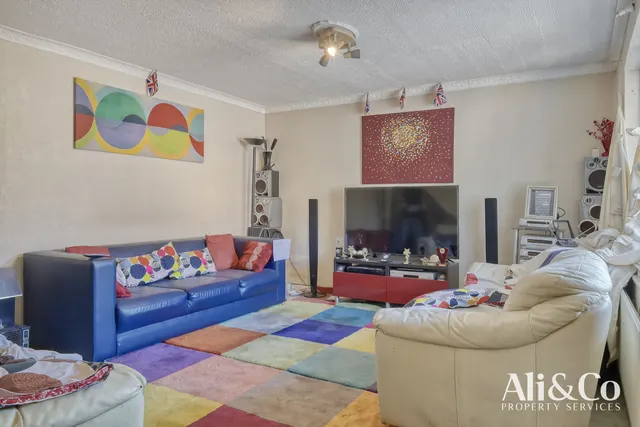 Photo 3 — Wickham Road, Grays, Essex, RM16 4TU