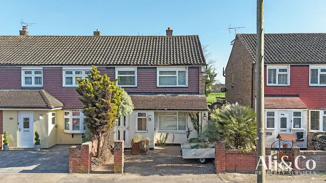 Photo 2 — Wickham Road, Grays, Essex, RM16 4TU