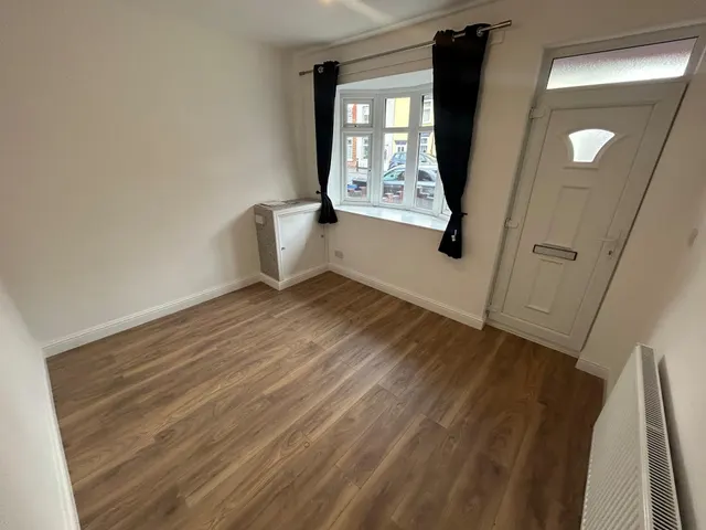 Waterloo Street, Burton upon Trent, DE14, photo 2