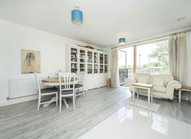 Regiment Hill, Mill Hill, NW7, photo 1