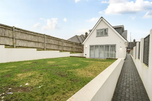 Photo 2 — Manse Way, BR8