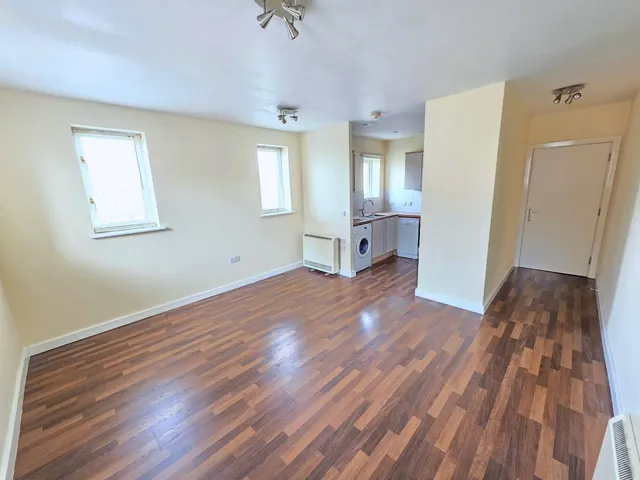 Pine Street, Fairford Leys, HP19, photo 2