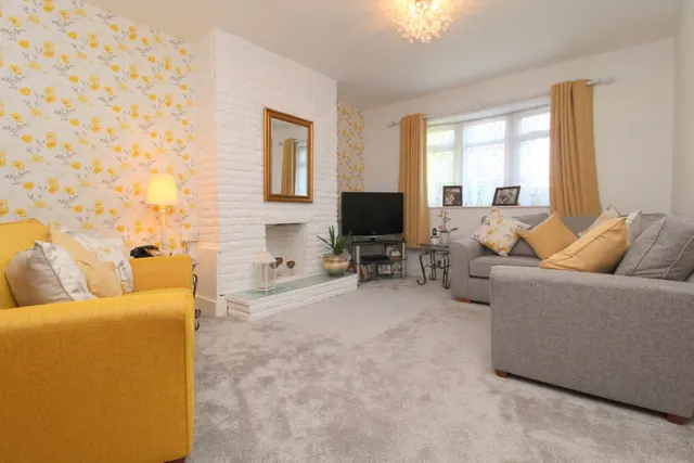 Springfield Road, Ashford, TW15, photo 2