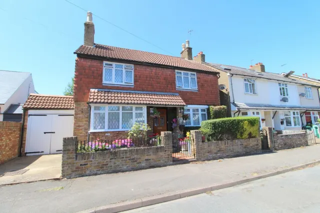 Springfield Road, Ashford, TW15, photo 1