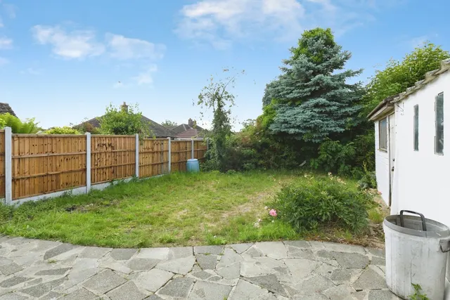 Photo 3 — Eastern Road, RAYLEIGH, Essex, SS6
