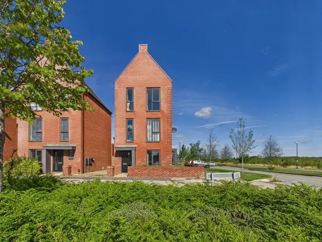 The Avenue, Wingerworth, Chesterfield, photo 1