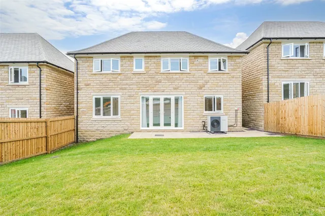 Huddersfield Road, Diggle, OL3, photo 2