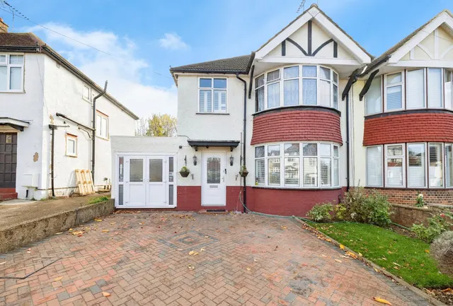 Swiss Avenue, Watford, WD18, photo 1